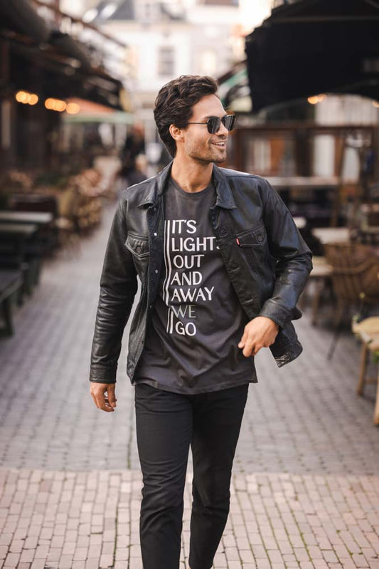 Heren T-shirt ‘It’s lights out and away we go’